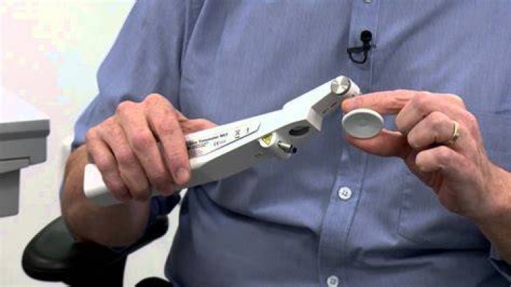 How do you calibrate a Perkins tonometer?